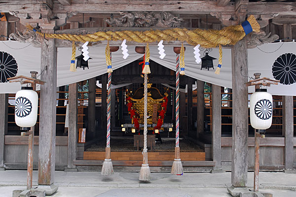 "Shimenawa" the shrine